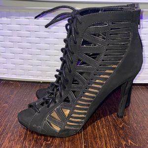 Black heels size 7.5